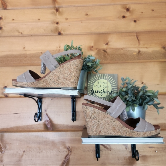 Elites Walking Cradles 💜 NIB Kalinda Suede Leather Tassel Cork Wedge Sandal 12M - Picture 4 of 10